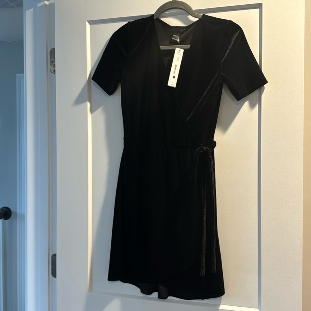 Black velvet wrap dress Aqua by Bloomingdale’s - new with tags